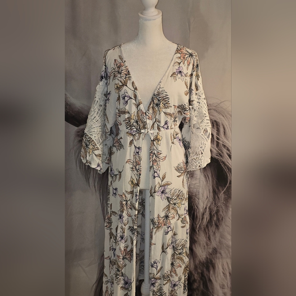 Floral Lace Trim Kimono